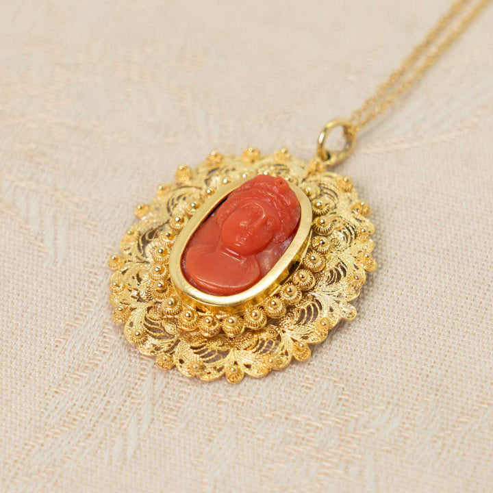 金の刺繍とも呼ばれる緻密な金細工が見事 ジョージアン アンティークコーラルカメオペンダント[m]