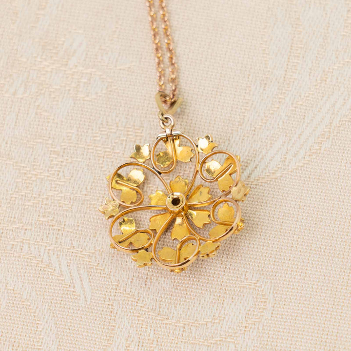 輝くダイヤモンドと可憐なシードパールの花が咲き誇る ヴィクトリアン アンティークフラワーペンダント[m]