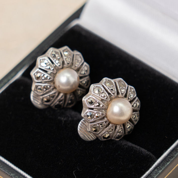 小花のシルエットにパールが華やか スターリングシルバー マルカジット クリップイヤリング /23K-A[m]