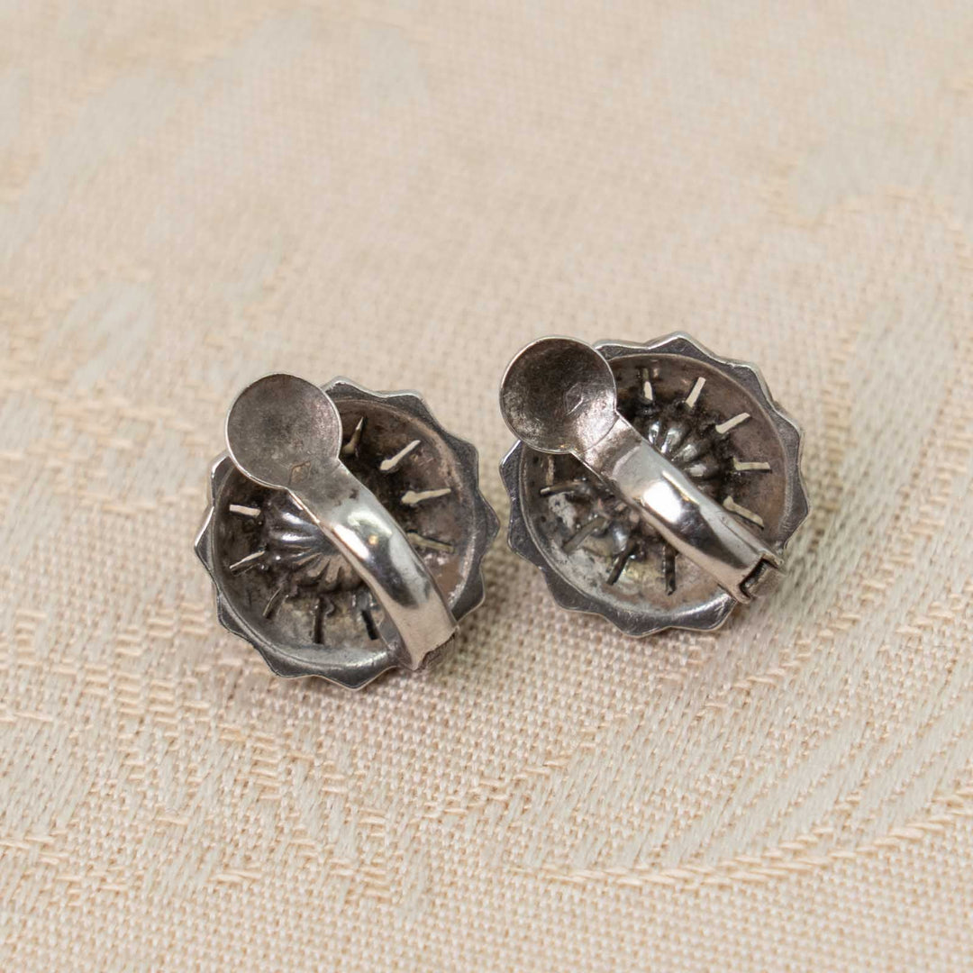 小花のシルエットにパールが華やか スターリングシルバー マルカジット クリップイヤリング /23K-A[m]