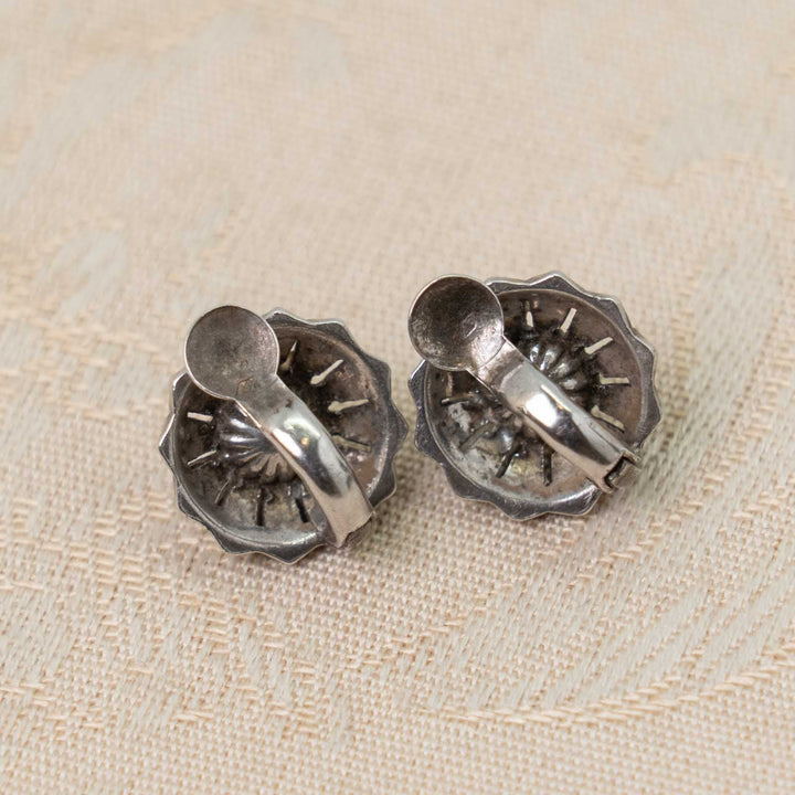 小花のシルエットにパールが華やか スターリングシルバー マルカジット クリップイヤリング /23K-A[m]