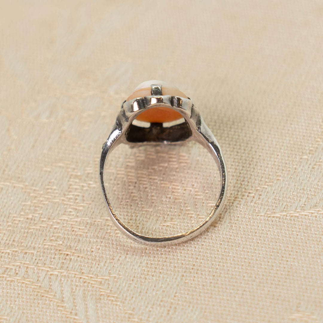 優しい横顔が美しく刻まれた スターリングシルバー マルカジット シェルカメオリング /23K-A[m]