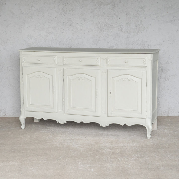 上品なデザインにホワイトペイントがシャビーシックな印象 フレンチ サイドボード /23K