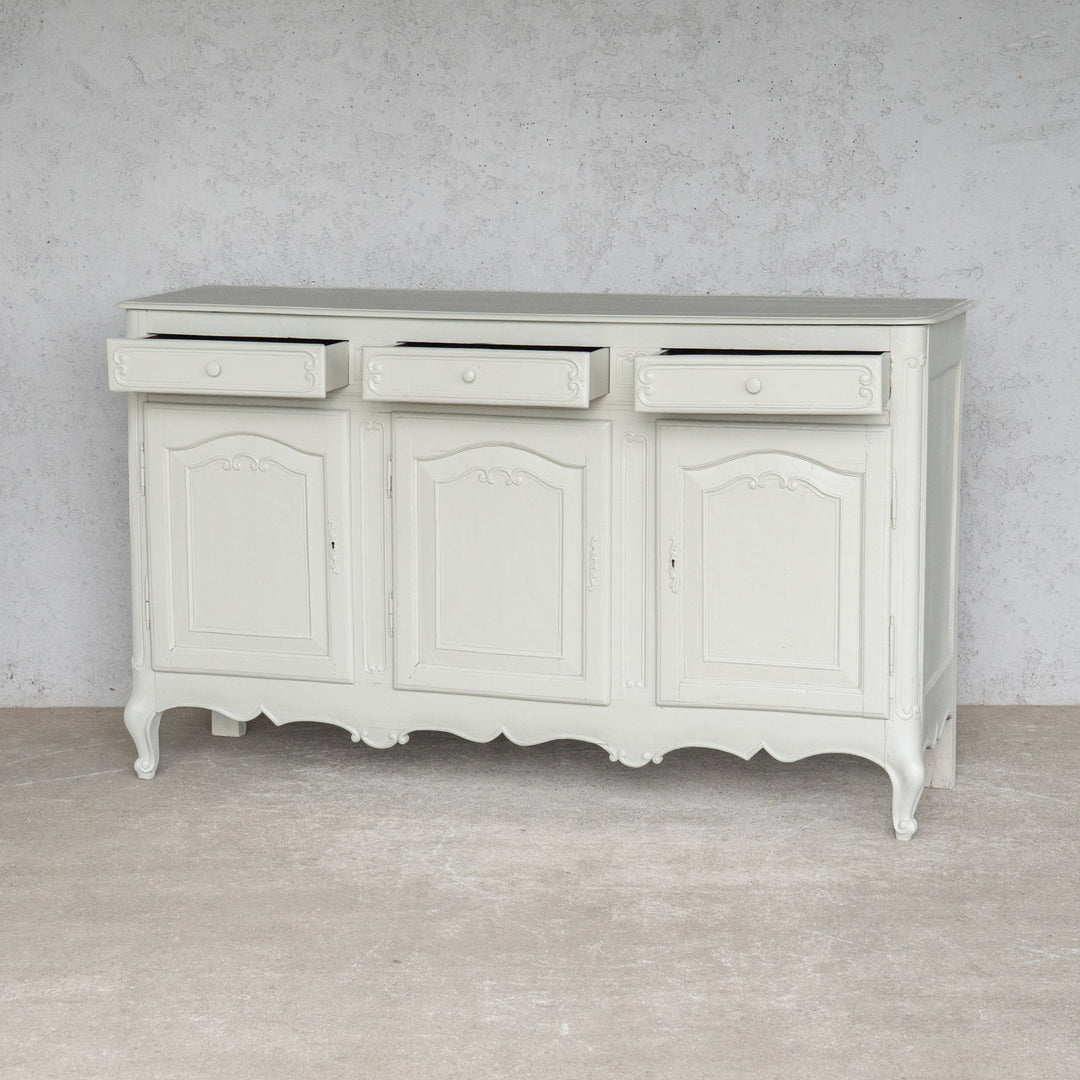 上品なデザインにホワイトペイントがシャビーシックな印象 フレンチ サイドボード /23K