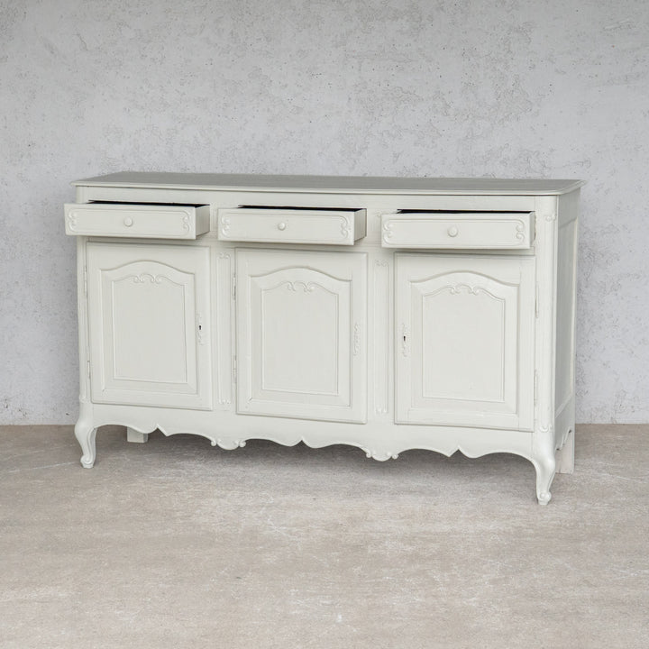 上品なデザインにホワイトペイントがシャビーシックな印象 フレンチ サイドボード /23K
