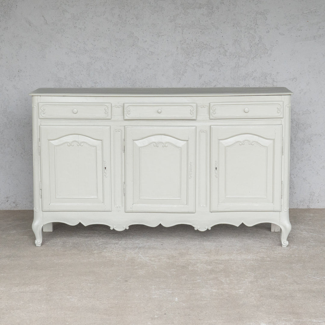 上品なデザインにホワイトペイントがシャビーシックな印象 フレンチ サイドボード /23K
