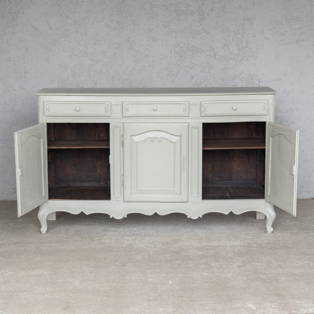 上品なデザインにホワイトペイントがシャビーシックな印象 フレンチ サイドボード /23K