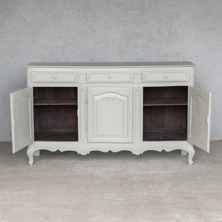 上品なデザインにホワイトペイントがシャビーシックな印象 フレンチ サイドボード /23K