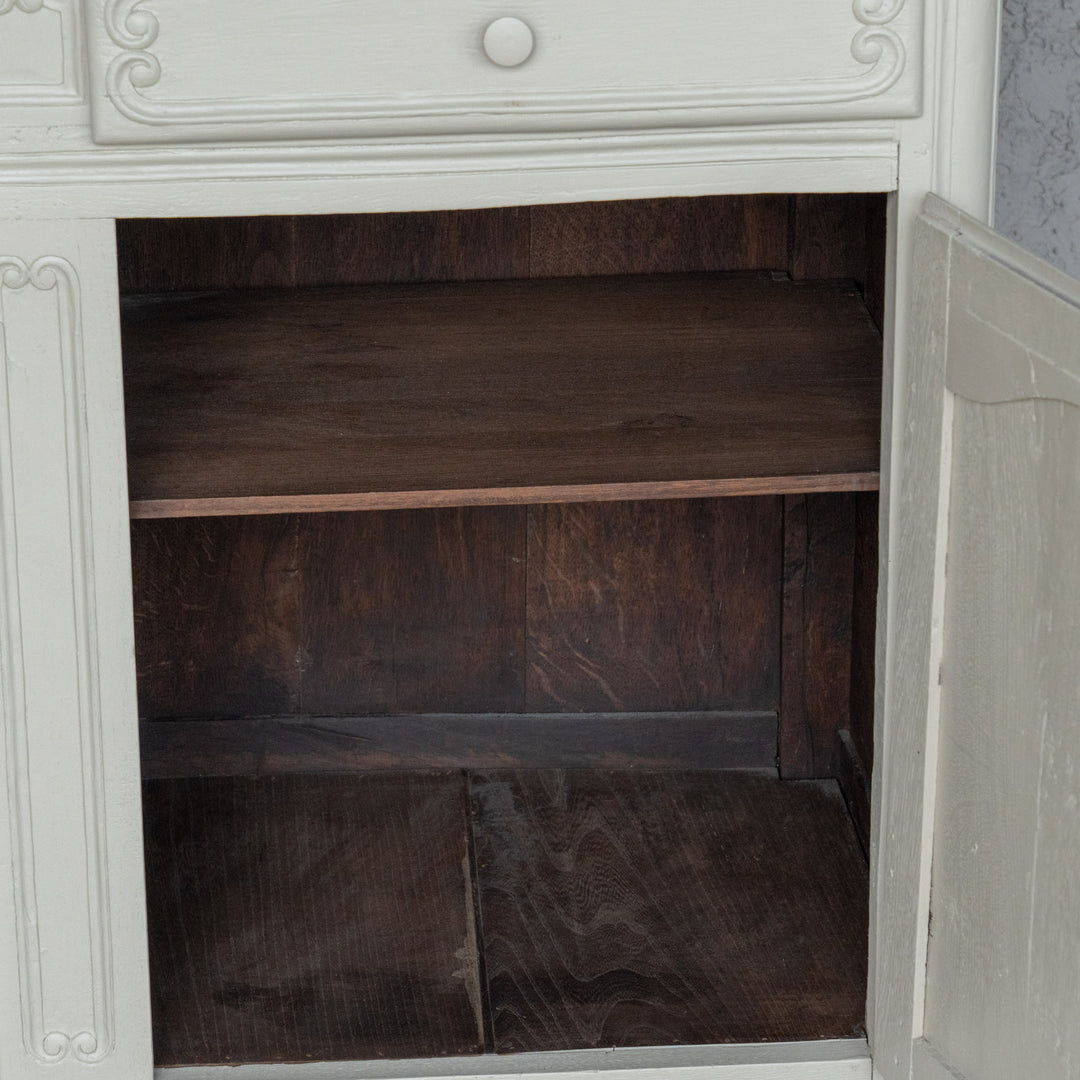 上品なデザインにホワイトペイントがシャビーシックな印象 フレンチ サイドボード /23K