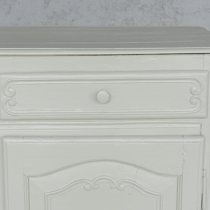 上品なデザインにホワイトペイントがシャビーシックな印象 フレンチ サイドボード /23K