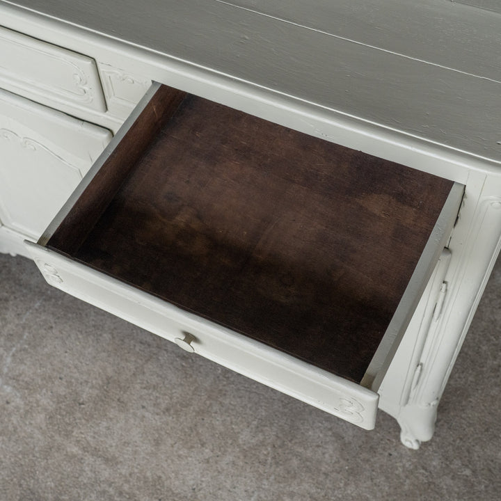 上品なデザインにホワイトペイントがシャビーシックな印象 フレンチ サイドボード /23K