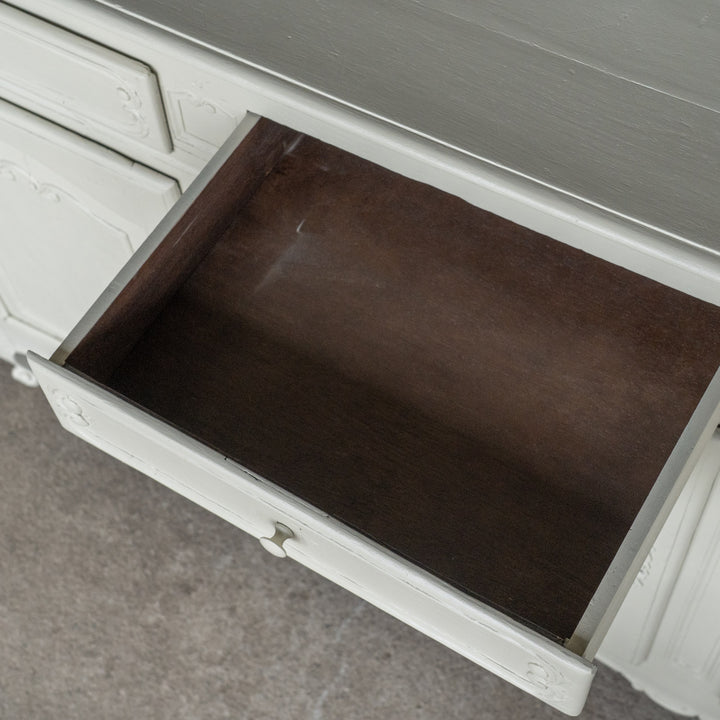 上品なデザインにホワイトペイントがシャビーシックな印象 フレンチ サイドボード /23K