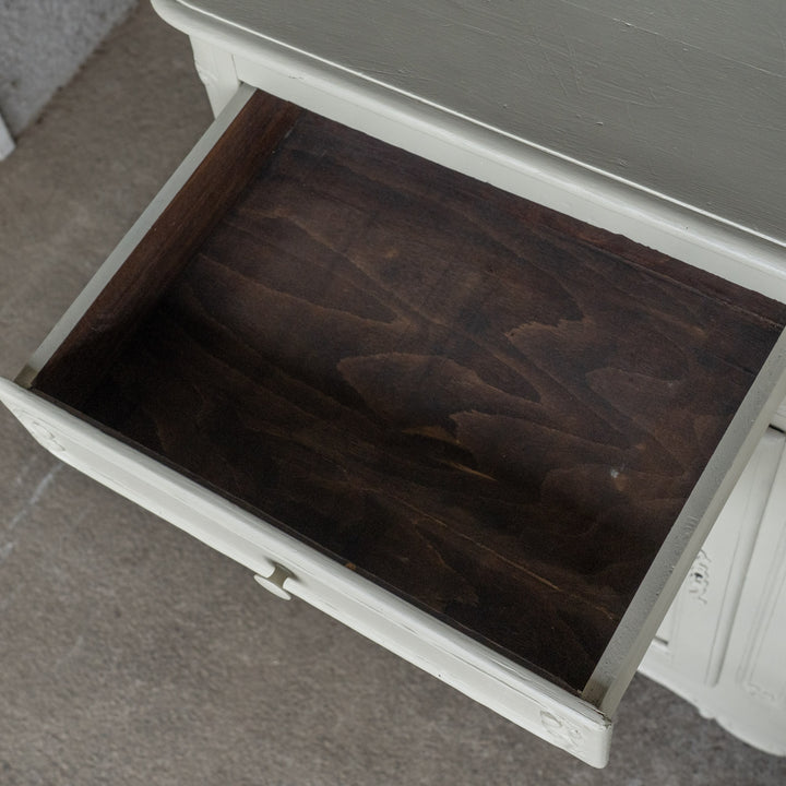 上品なデザインにホワイトペイントがシャビーシックな印象 フレンチ サイドボード /23K