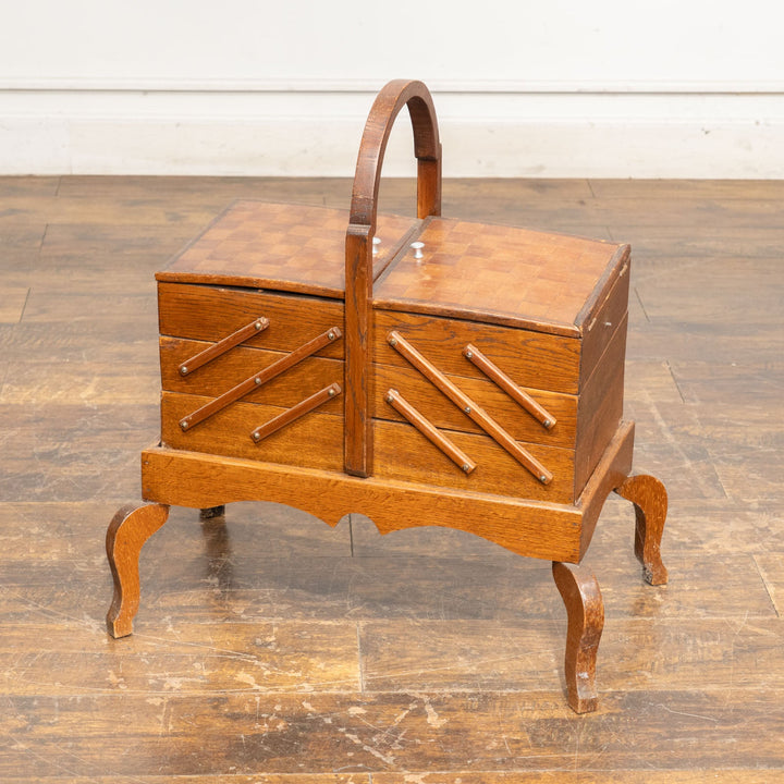 開くと横に大きく広がる使い勝手の良いデザイン ソーイングボックス /23K