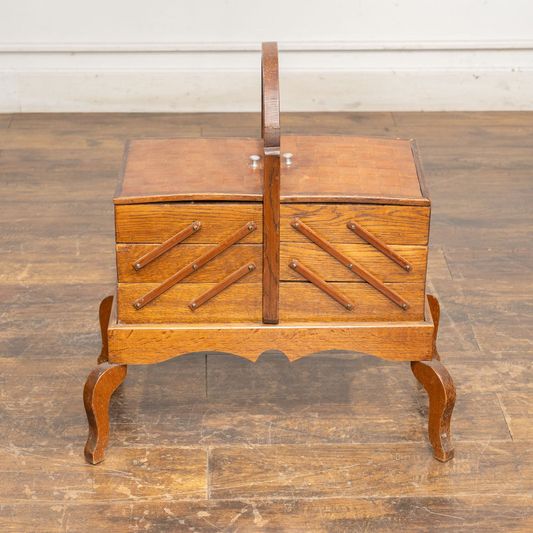 開くと横に大きく広がる使い勝手の良いデザイン ソーイングボックス /23K