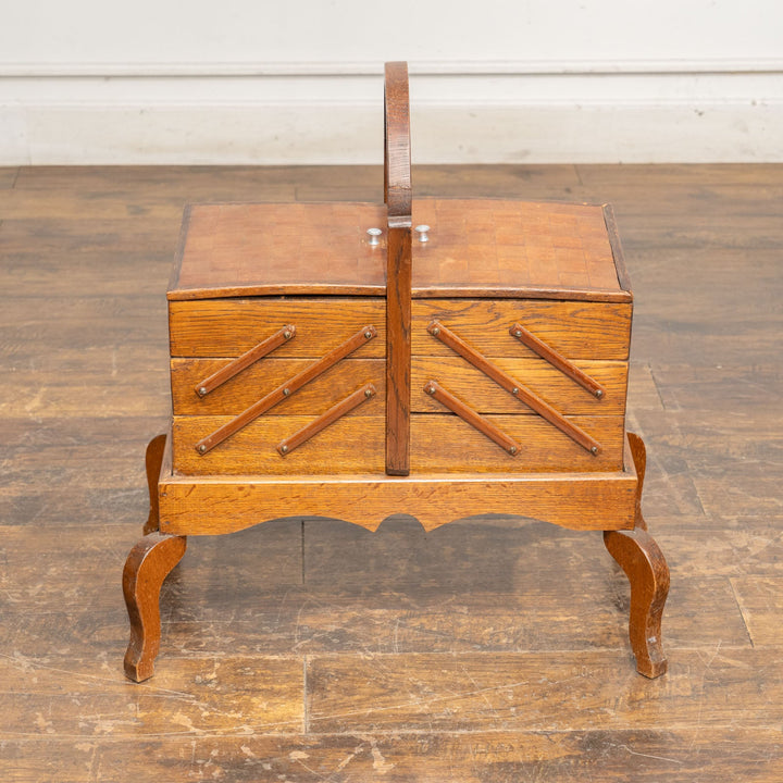 開くと横に大きく広がる使い勝手の良いデザイン ソーイングボックス /23K