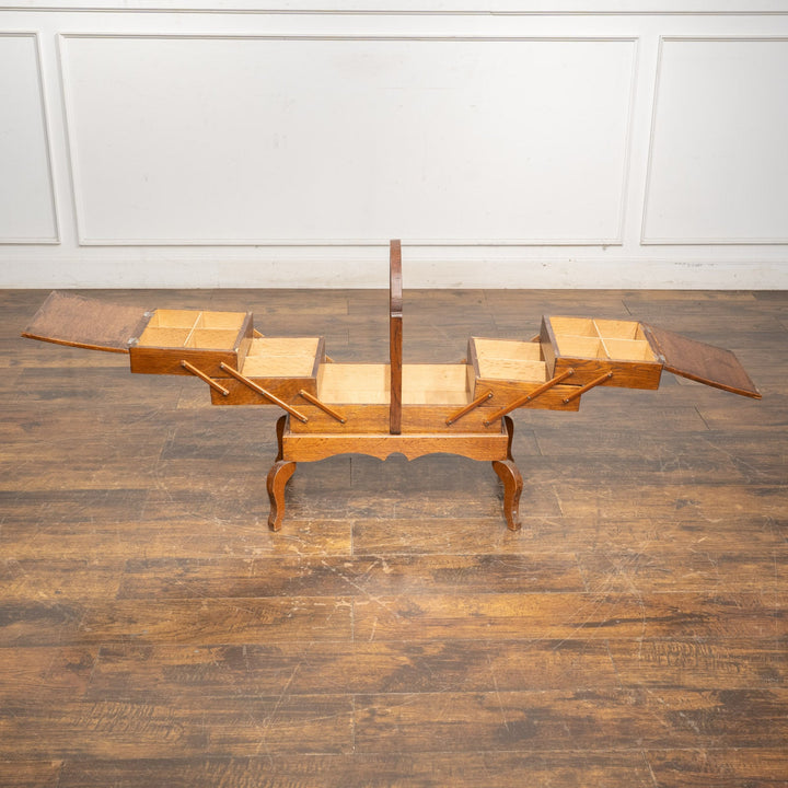 開くと横に大きく広がる使い勝手の良いデザイン ソーイングボックス /23K