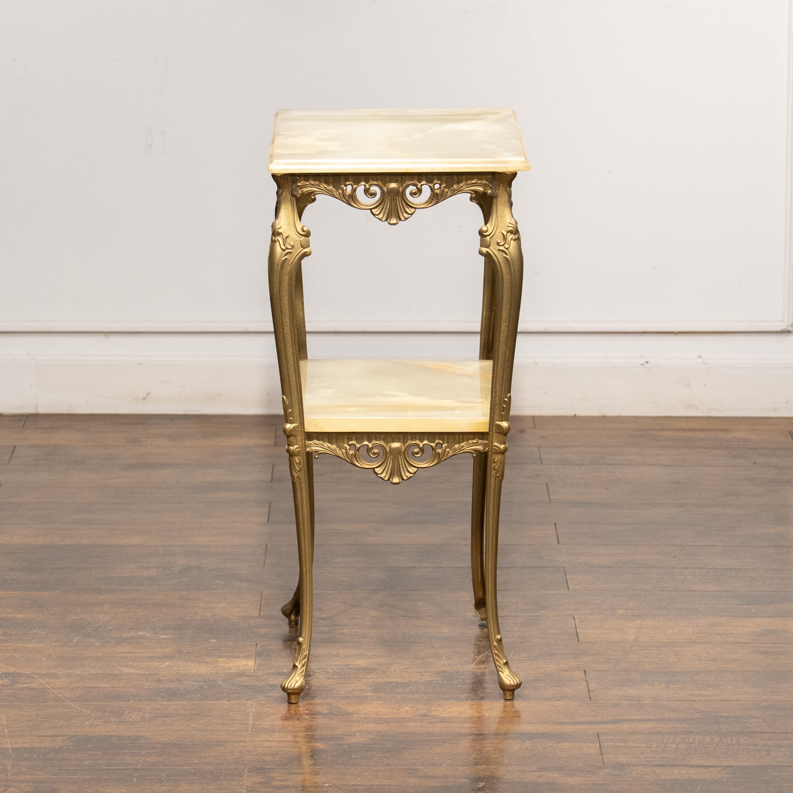 真鍮フレームと大理石天板で高級感漂うシルエット マーブルトップ