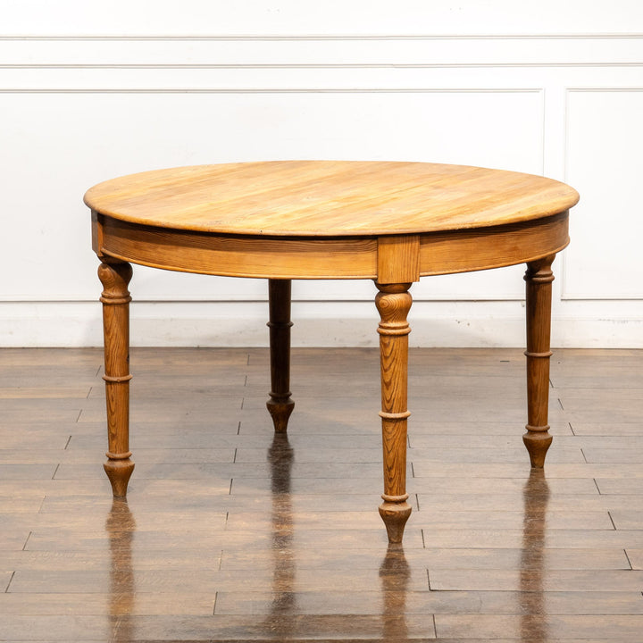 美しい挽き物装飾の脚にナチュラルな木材のコントラストが印象的 ラウンド キッチンテーブル /23K-B