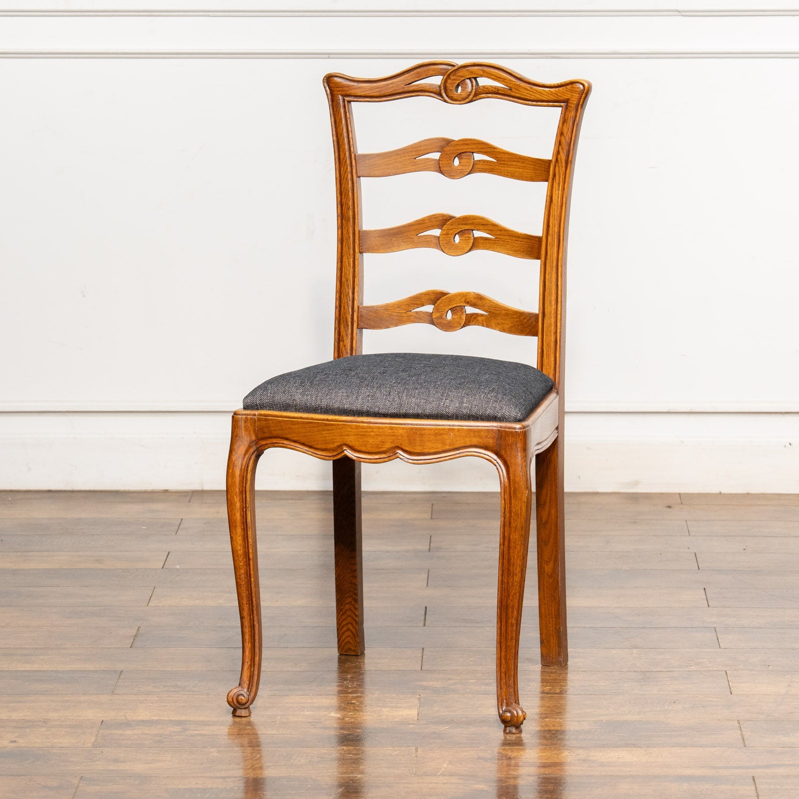 アンティークチェア　ベルギー アンティークチェア ソファー ベルギー製 アームチェア ツイストレッグ