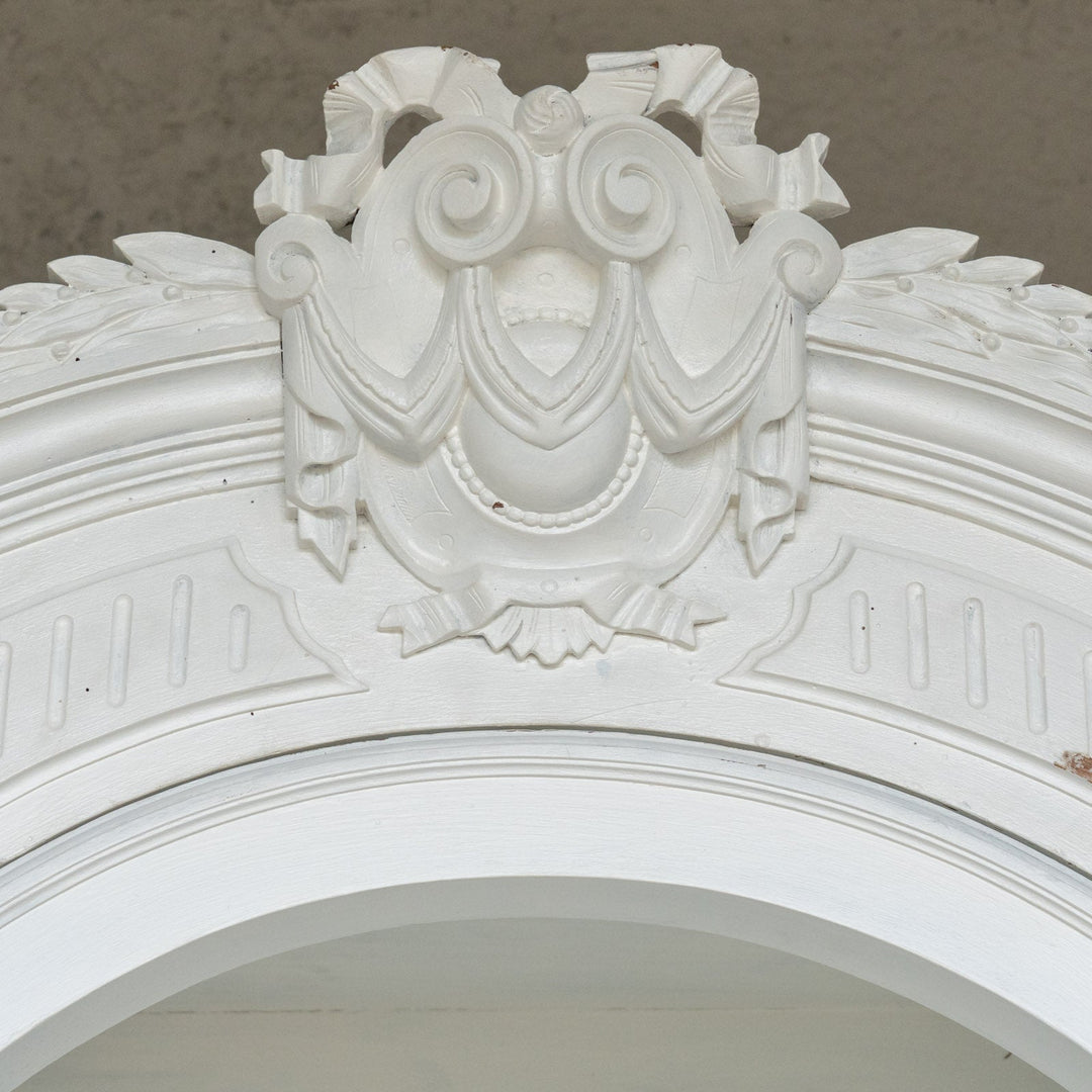 ホワイトペイントにエレガントな装飾が映える ブックシェルフ /23K