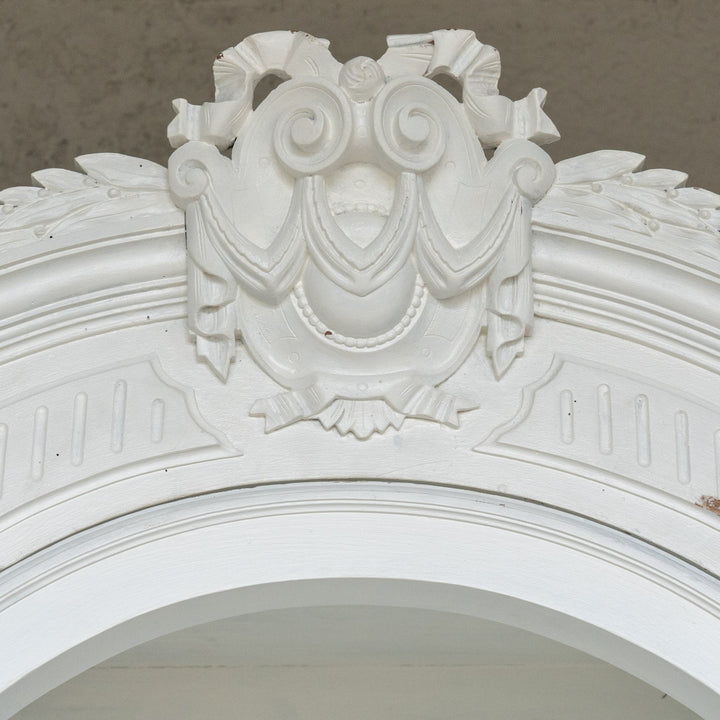 ホワイトペイントにエレガントな装飾が映える ブックシェルフ /23K