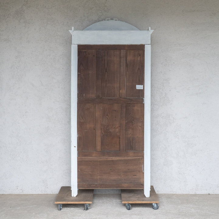 ホワイトペイントにエレガントな装飾が映える ブックシェルフ /23K