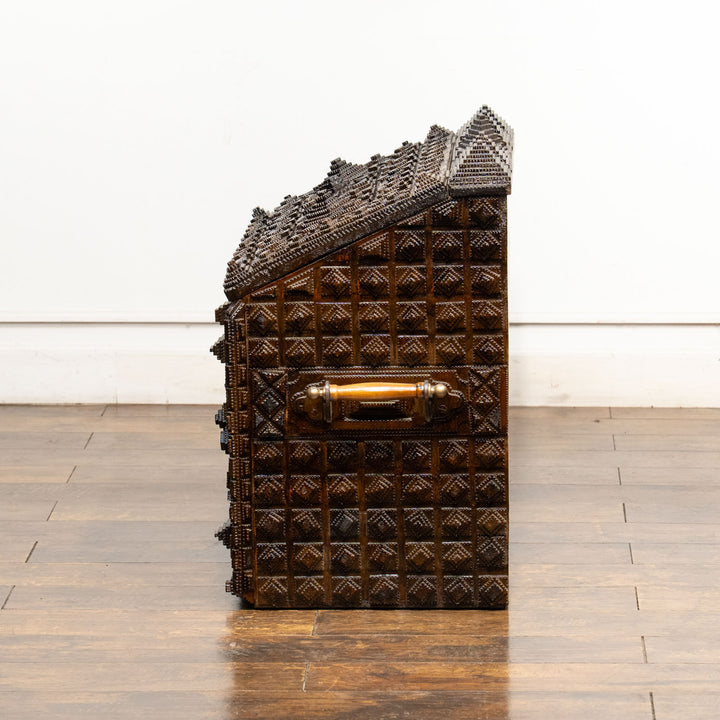 精緻なハンドカービング装飾が見事 トランプアートボックス /23K