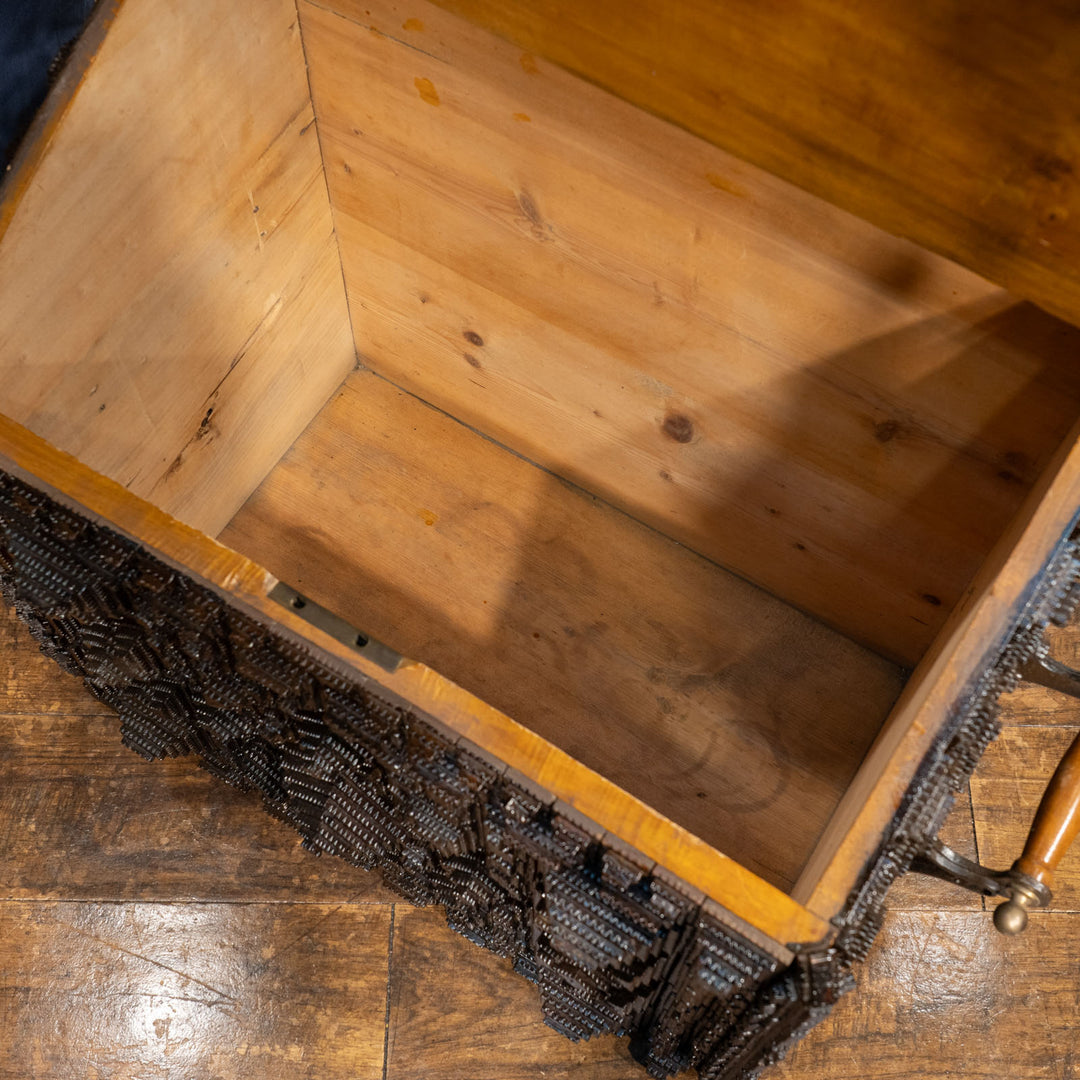 精緻なハンドカービング装飾が見事 トランプアートボックス /23K