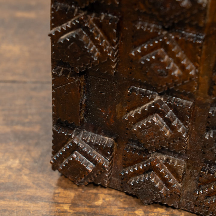 精緻なハンドカービング装飾が見事 トランプアートボックス /23K