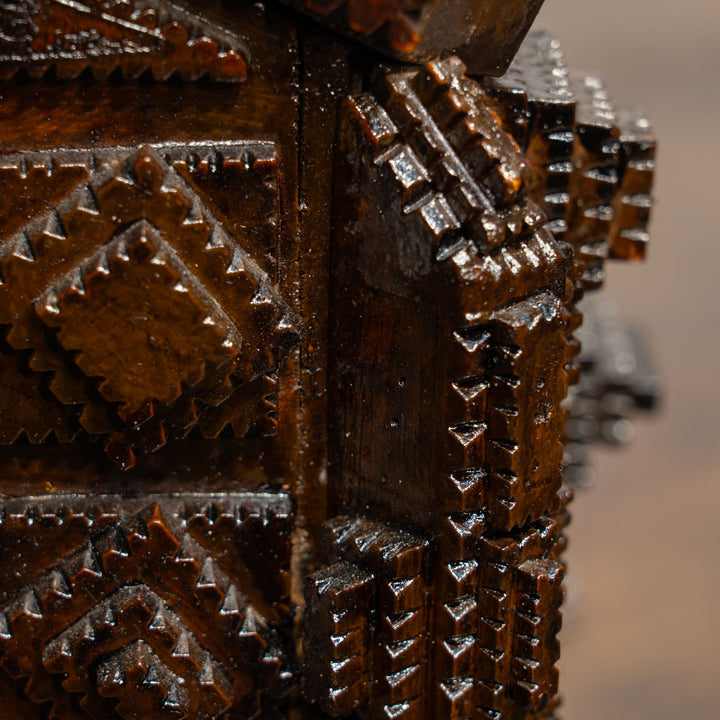 精緻なハンドカービング装飾が見事 トランプアートボックス /23K