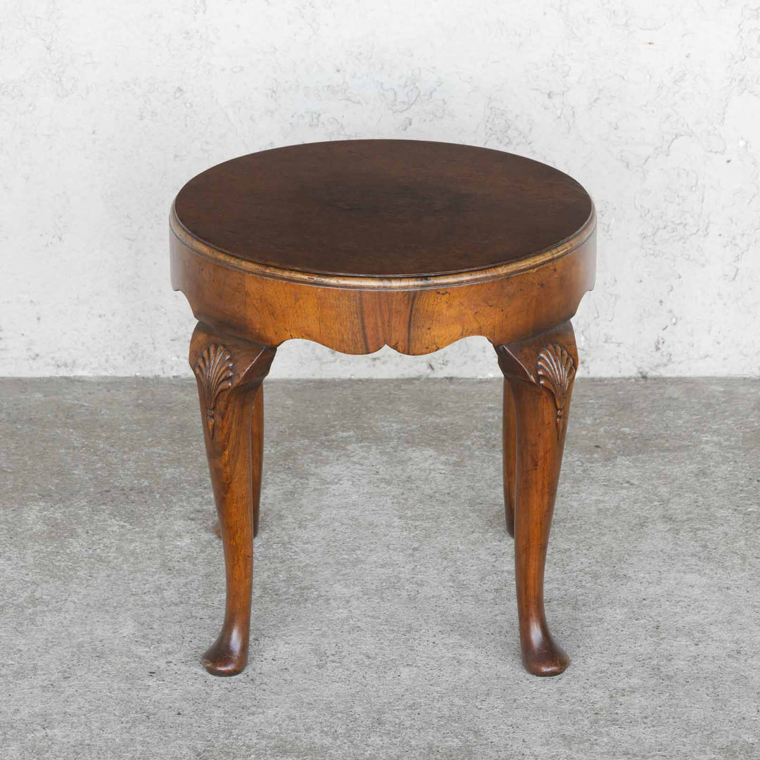 優雅なカブリオールレッグなど小振りでも絵になる存在感 ラウンド コーヒーテーブル /23K[m]