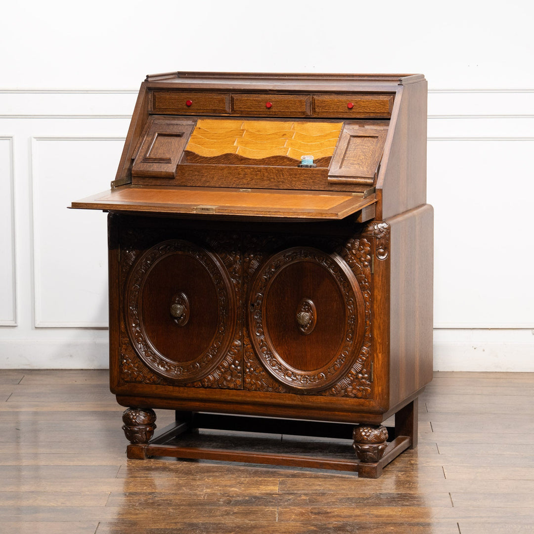 立体感のある花などの装飾が贅沢に施された オーク ライティングビューロー /23K