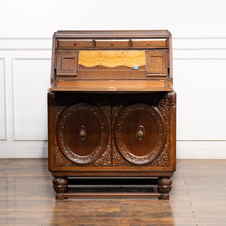 立体感のある花などの装飾が贅沢に施された オーク ライティングビューロー /23K