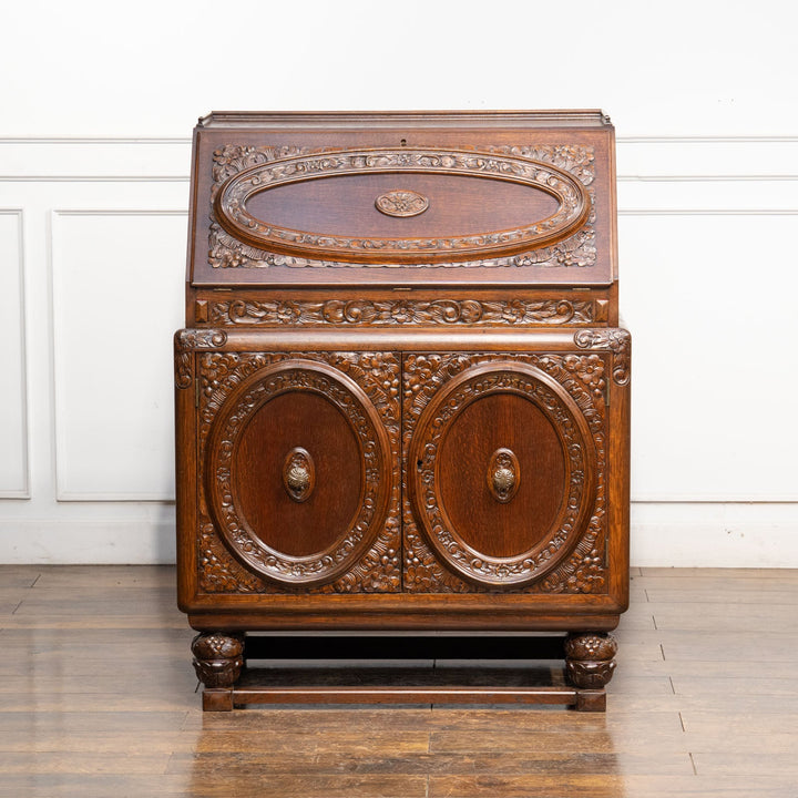 立体感のある花などの装飾が贅沢に施された オーク ライティングビューロー /23K