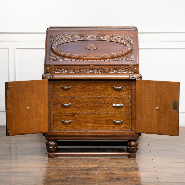 立体感のある花などの装飾が贅沢に施された オーク ライティングビューロー /23K