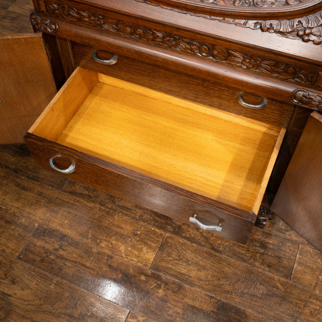 立体感のある花などの装飾が贅沢に施された オーク ライティングビューロー /23K