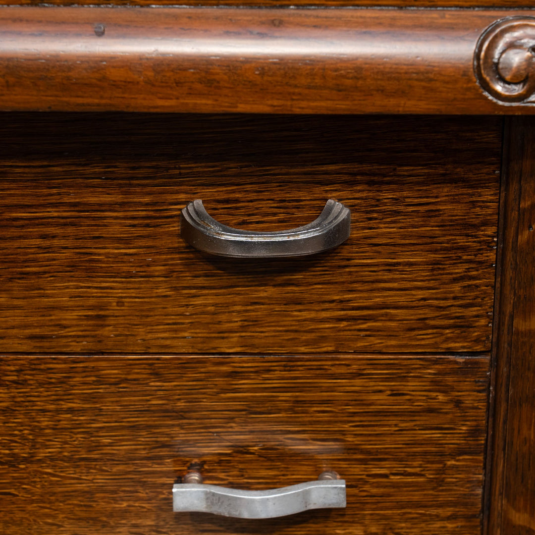 立体感のある花などの装飾が贅沢に施された オーク ライティングビューロー /23K