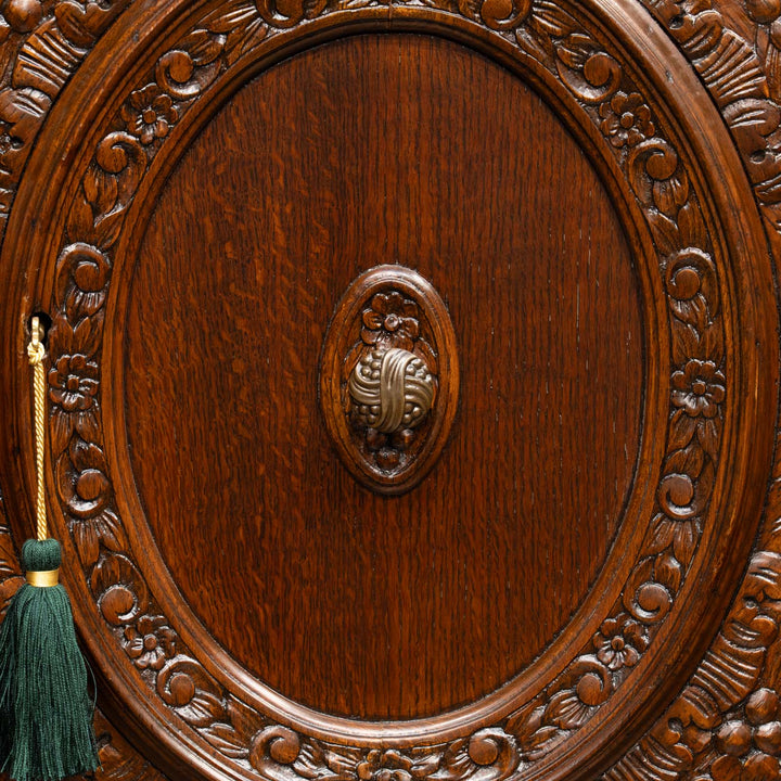 立体感のある花などの装飾が贅沢に施された オーク ライティングビューロー /23K