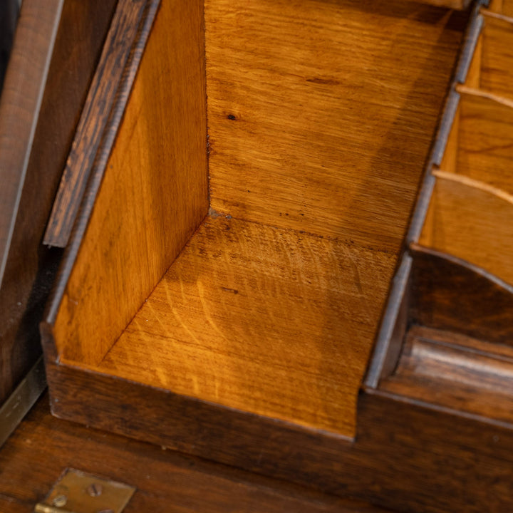 立体感のある花などの装飾が贅沢に施された オーク ライティングビューロー /23K