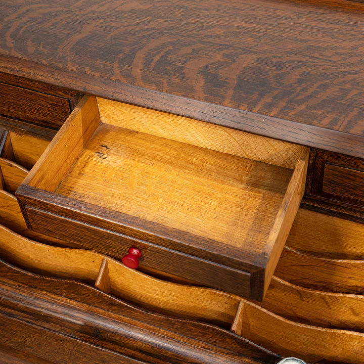 立体感のある花などの装飾が贅沢に施された オーク ライティングビューロー /23K