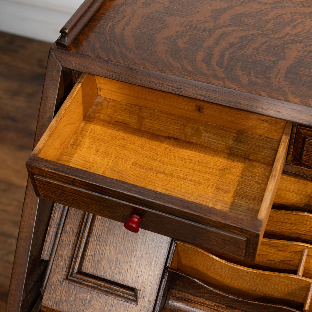 立体感のある花などの装飾が贅沢に施された オーク ライティングビューロー /23K