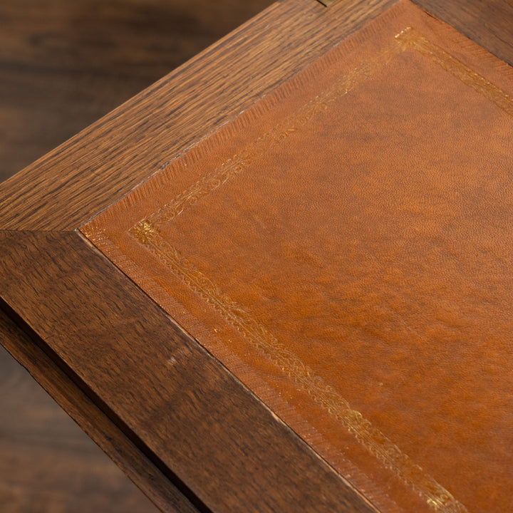 立体感のある花などの装飾が贅沢に施された オーク ライティングビューロー /23K