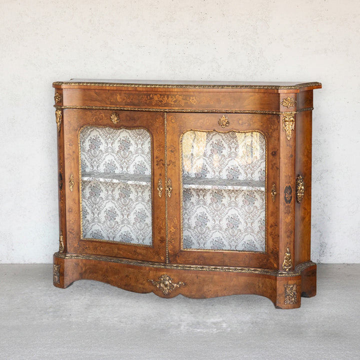 【W. Greenwood グリーンウッド】豪華で美しい装飾が魅力的 ピアキャビネット /23K