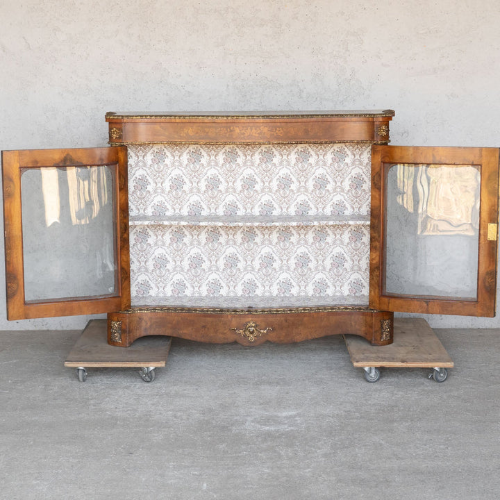 【W. Greenwood グリーンウッド】豪華で美しい装飾が魅力的 ピアキャビネット /23K