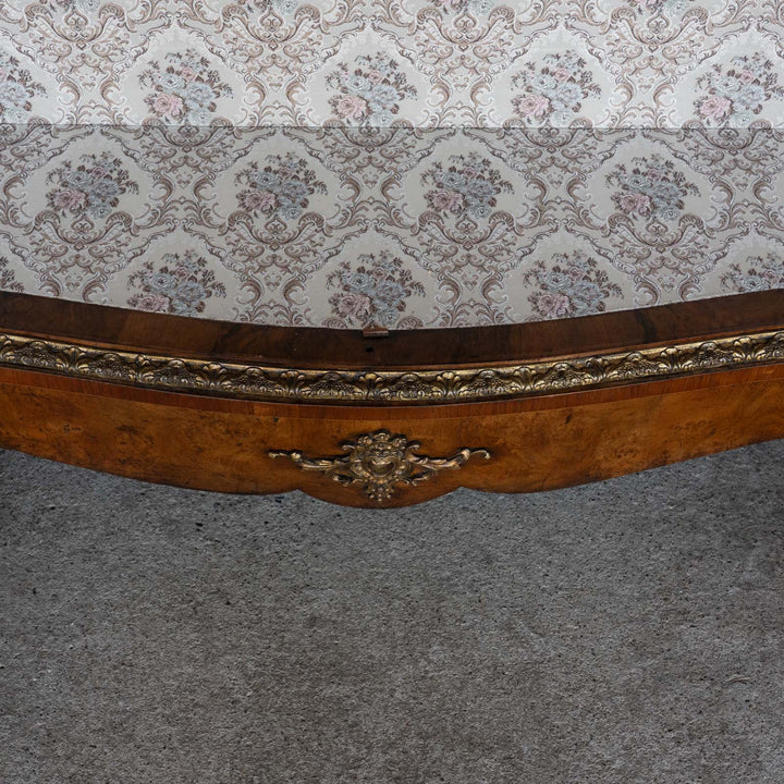 【W. Greenwood グリーンウッド】豪華で美しい装飾が魅力的 ピアキャビネット /23K