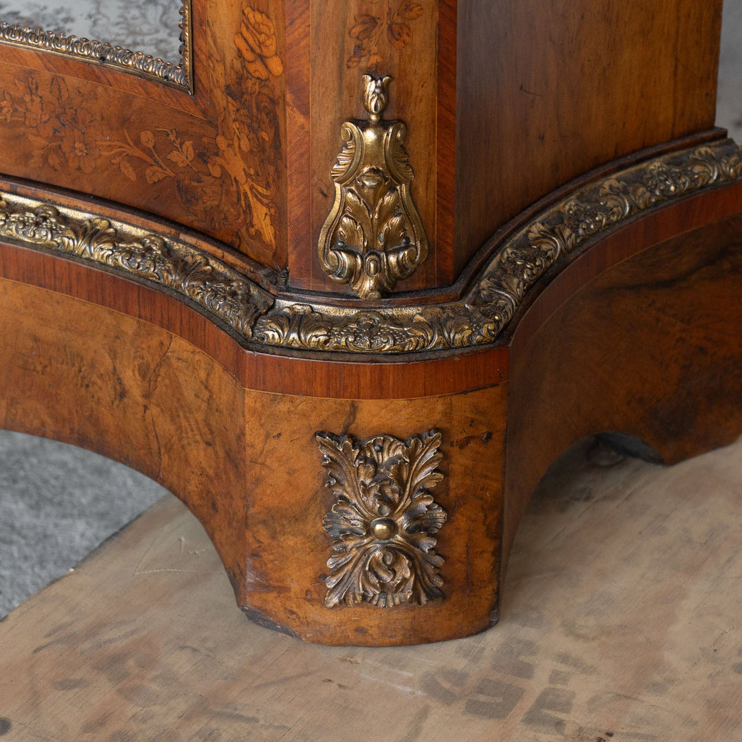 【W. Greenwood グリーンウッド】豪華で美しい装飾が魅力的 ピアキャビネット /23K