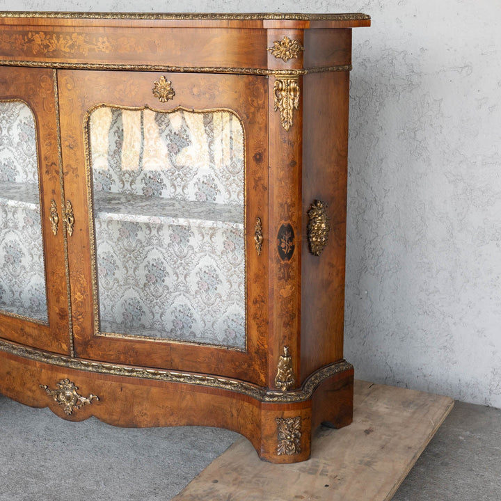 【W. Greenwood グリーンウッド】豪華で美しい装飾が魅力的 ピアキャビネット /23K