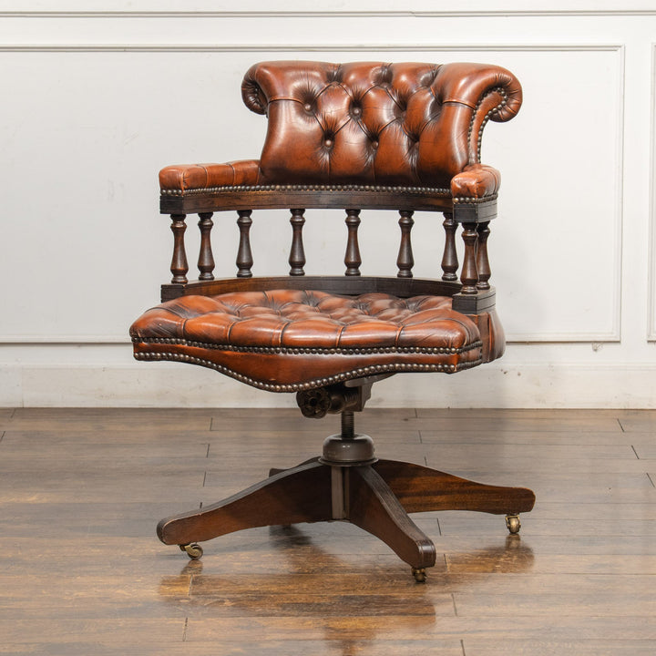 堂々とした貫禄のある英国伝統様式 チェスターフィールド キャプテンチェア