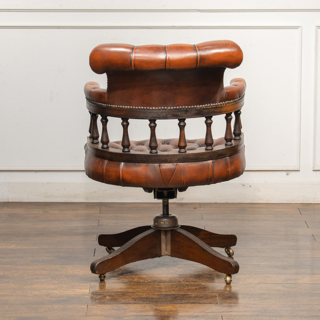 堂々とした貫禄のある英国伝統様式 チェスターフィールド キャプテンチェア